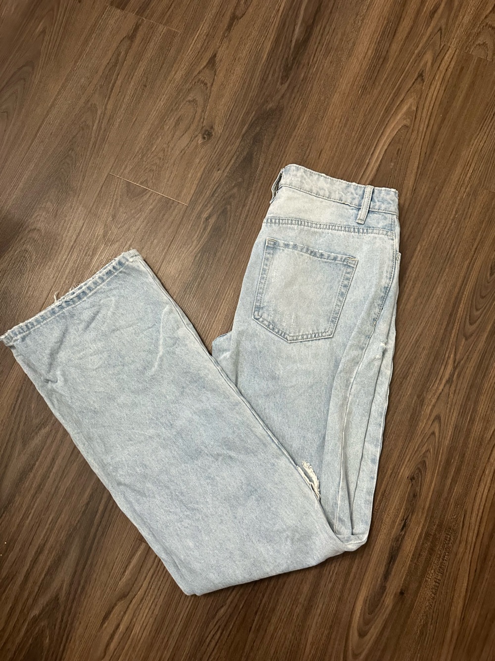 Vervet Women’s Size 26 Light Wash Jeans Distressed